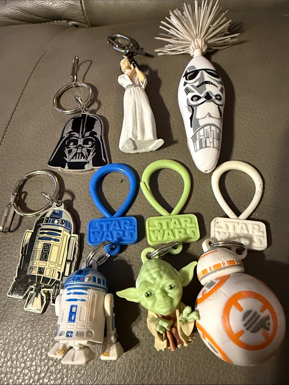 7 Star Wars Keychain collectibles White, Blue, Green, Orange, Black